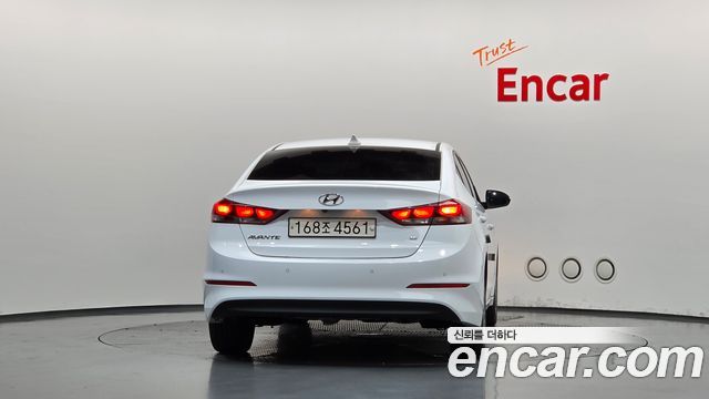Hyundai AVANTE 2018 — photo 4