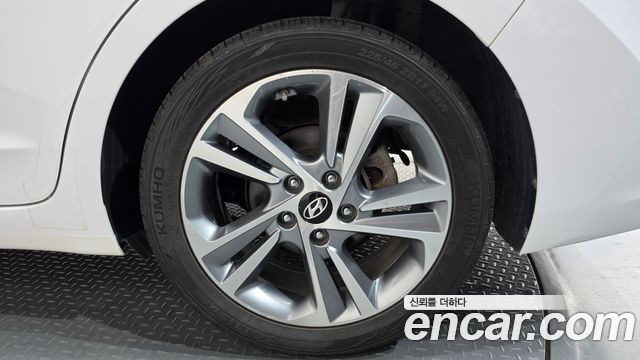 Hyundai AVANTE 2018 — photo 5