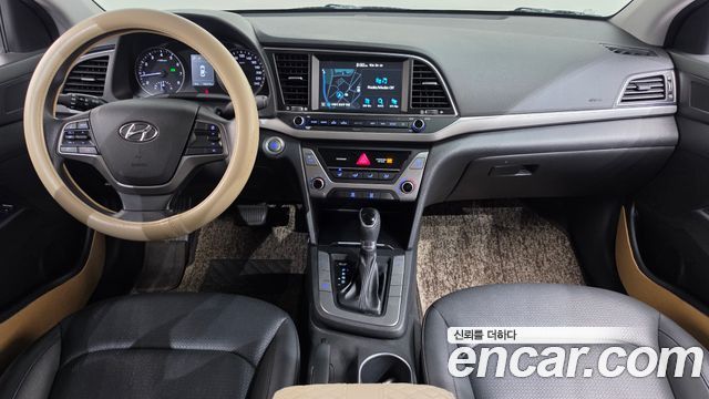 Hyundai AVANTE 2018 — photo 10