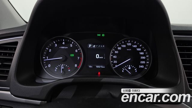 Hyundai AVANTE 2018 — photo 11