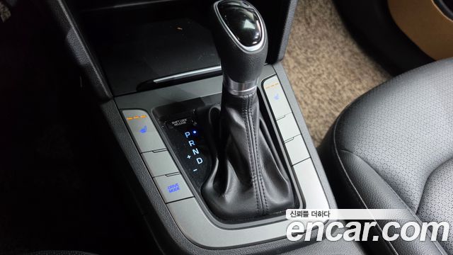 Hyundai AVANTE 2018 — photo 12
