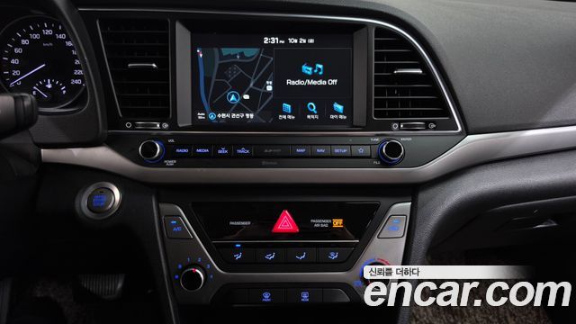 Hyundai AVANTE 2018 — photo 18