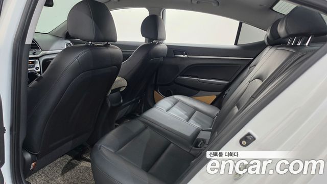 Hyundai AVANTE 2018 — photo 23