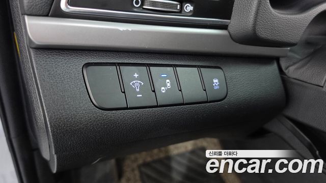 Hyundai AVANTE 2018 — photo 26