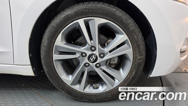 Hyundai AVANTE 2018 — photo 7