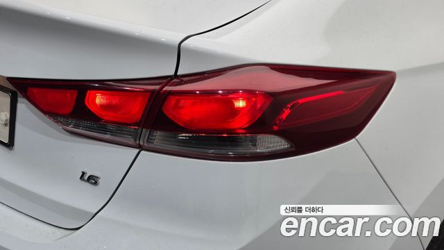 Hyundai AVANTE 2018 — photo 9