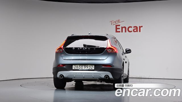 Volvo V40 2019 — photo 4