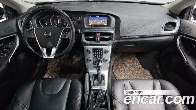 Volvo V40 2019 — photo 10