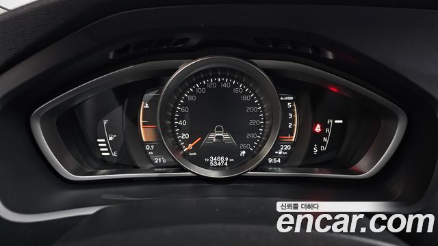 Volvo V40 2019 — photo 11