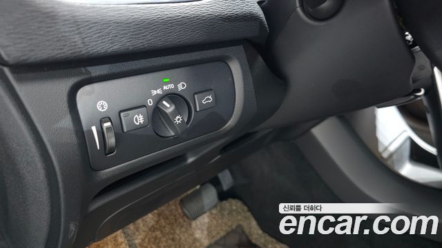 Volvo V40 2019 — photo 20