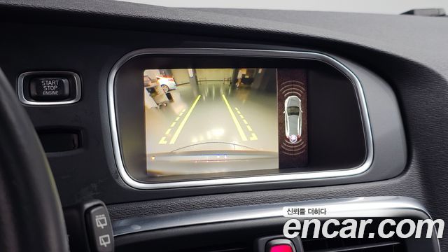 Volvo V40 2019 — photo 24
