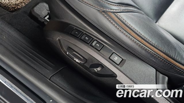 Volvo V40 2019 — photo 28