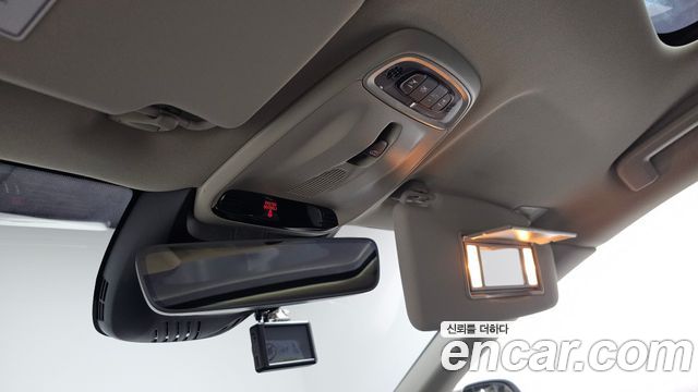 Volvo V40 2019 — photo 29