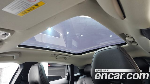 Volvo V40 2019 — photo 30