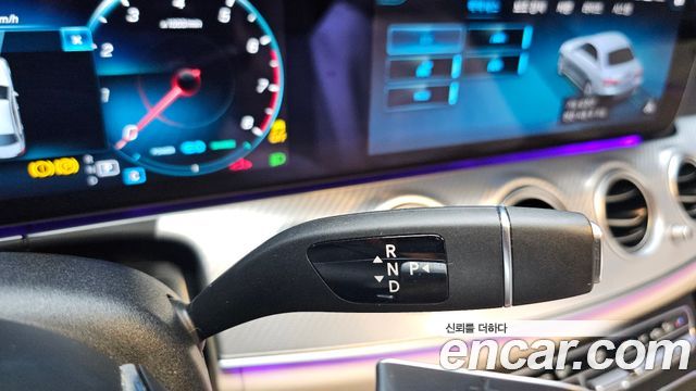 Mercedes-Benz E-Class 2021 — photo 12