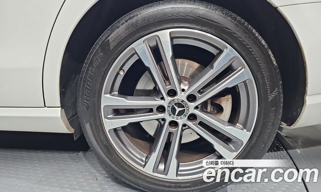 Mercedes-Benz E-Class 2021 — photo 7