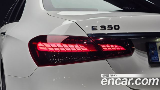 Mercedes-Benz E-Class 2021 — photo 9