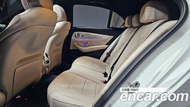 Mercedes-Benz E-Class 2021 — photo 16