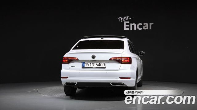 Volkswagen Jetta 2021 — photo 4