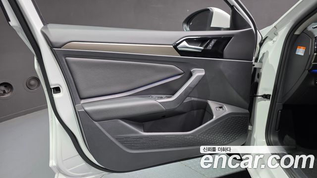 Volkswagen Jetta 2021 — photo 14