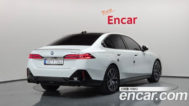 BMW 5-Series 2025 — photo 2