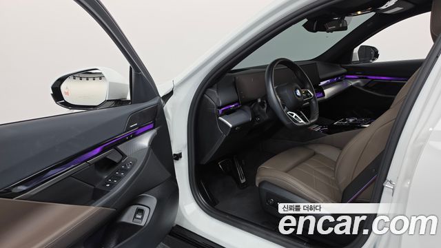 BMW 5-Series 2025 — photo 13