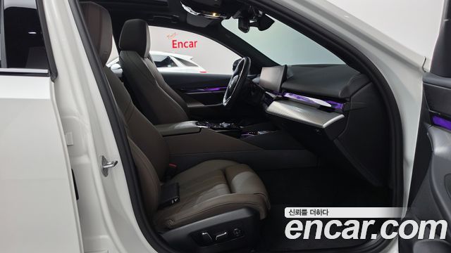 BMW 5-Series 2025 — photo 16