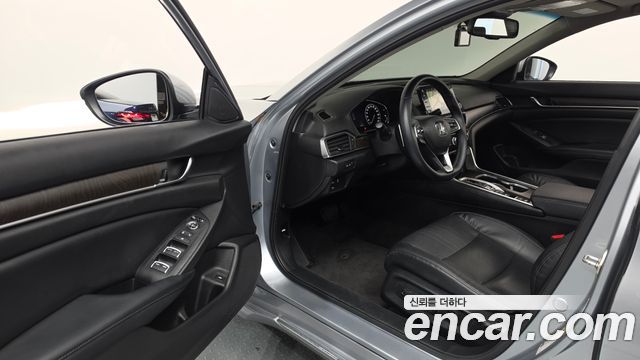 Honda Accord 2018 — photo 13