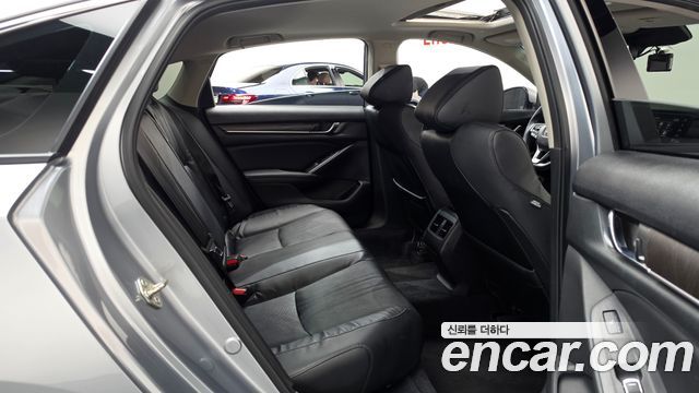 Honda Accord 2018 — photo 17