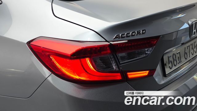 Honda Accord 2018 — photo 9