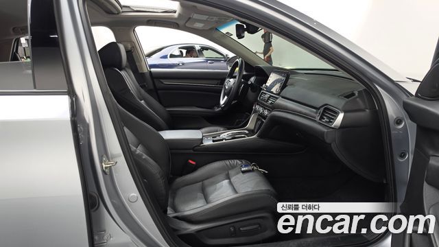 Honda Accord 2018 — photo 16