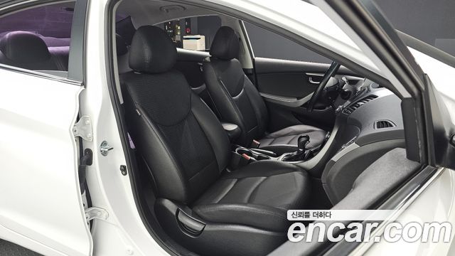Hyundai AVANTE 2016 — photo 13