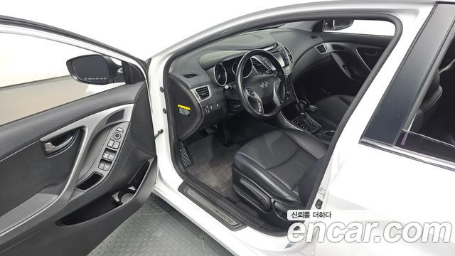 Hyundai AVANTE 2016 — photo 17