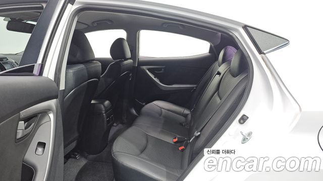 Hyundai AVANTE 2016 — photo 18