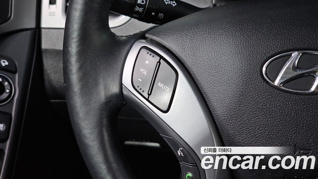 Hyundai AVANTE 2016 — photo 21