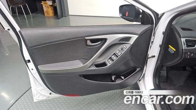 Hyundai AVANTE 2016 — photo 14