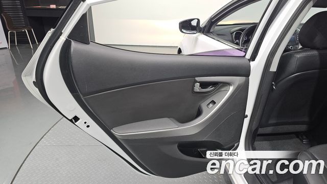 Hyundai AVANTE 2016 — photo 15