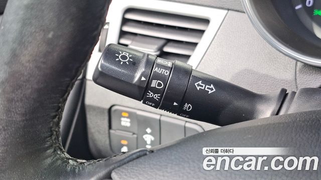 Hyundai AVANTE 2016 — photo 28
