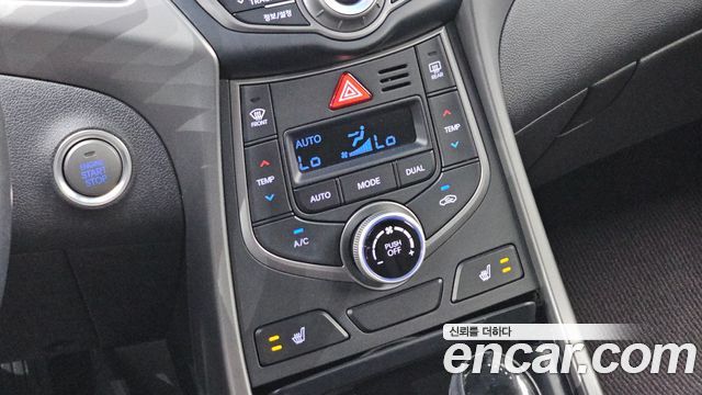 Hyundai AVANTE 2016 — photo 30