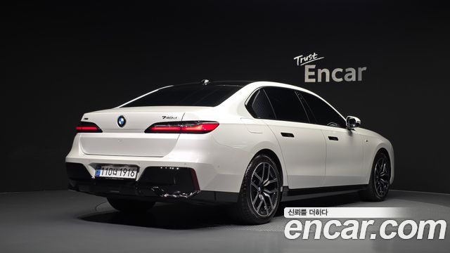 BMW 7-Series 2025 — photo 2