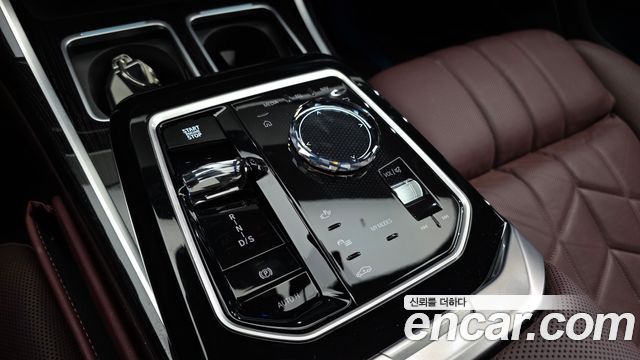 BMW 7-Series 2025 — photo 9