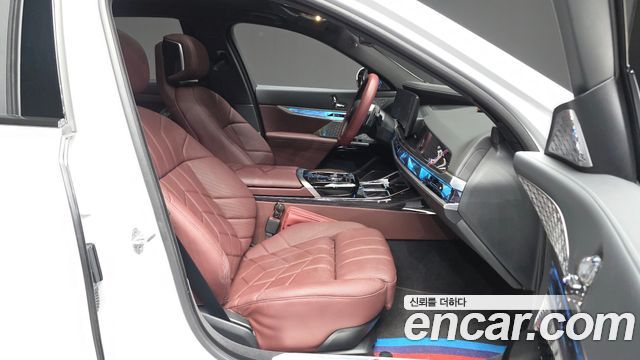 BMW 7-Series 2025 — photo 11