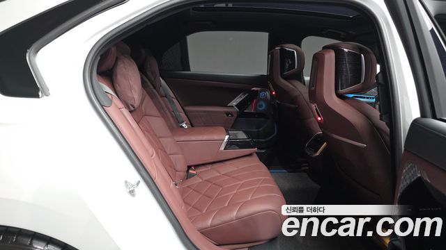 BMW 7-Series 2025 — photo 12