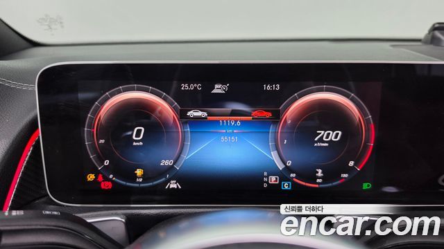 Mercedes-Benz GLB-Class 2020 — photo 11