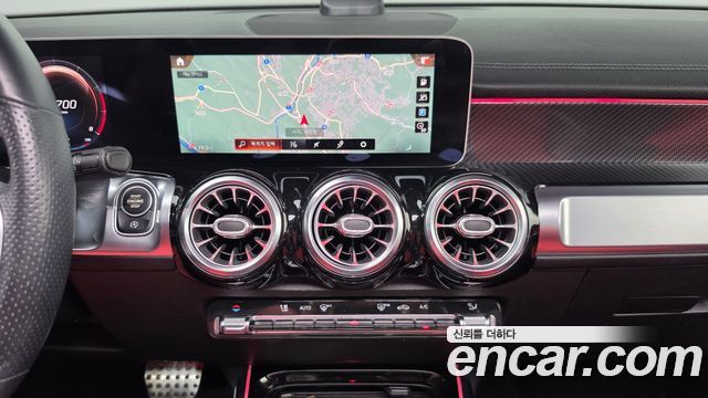 Mercedes-Benz GLB-Class 2020 — photo 21