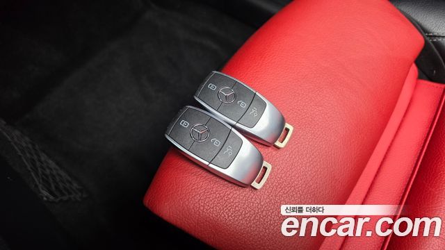 Mercedes-Benz GLB-Class 2020 — photo 24