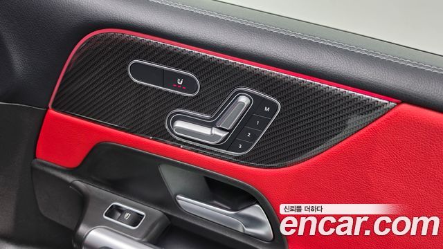 Mercedes-Benz GLB-Class 2020 — photo 30