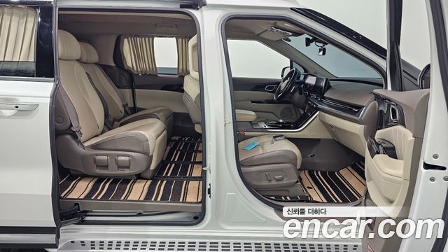 Kia Canival 2022 — photo 16