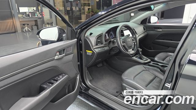 Hyundai AVANTE 2017 — photo 10