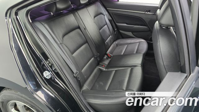 Hyundai AVANTE 2017 — photo 11